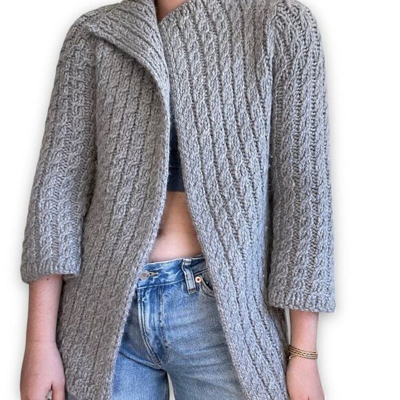 Hand Knit Womens Light Gray Chunky Cable Knit 100% Alpaca Ultra Soft Cardigan - Picture 6 of 8